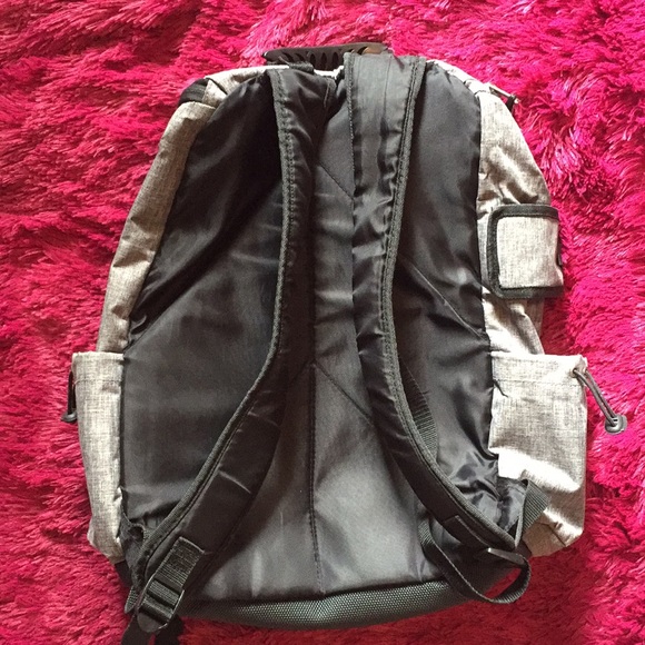 Grey and black hiking backpack 🎒 - Picture 4 of 8